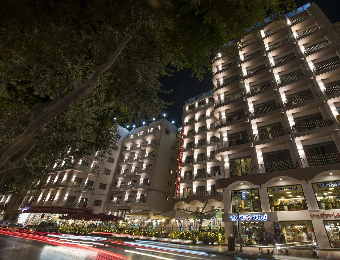Plaza Regency EXTERIOR