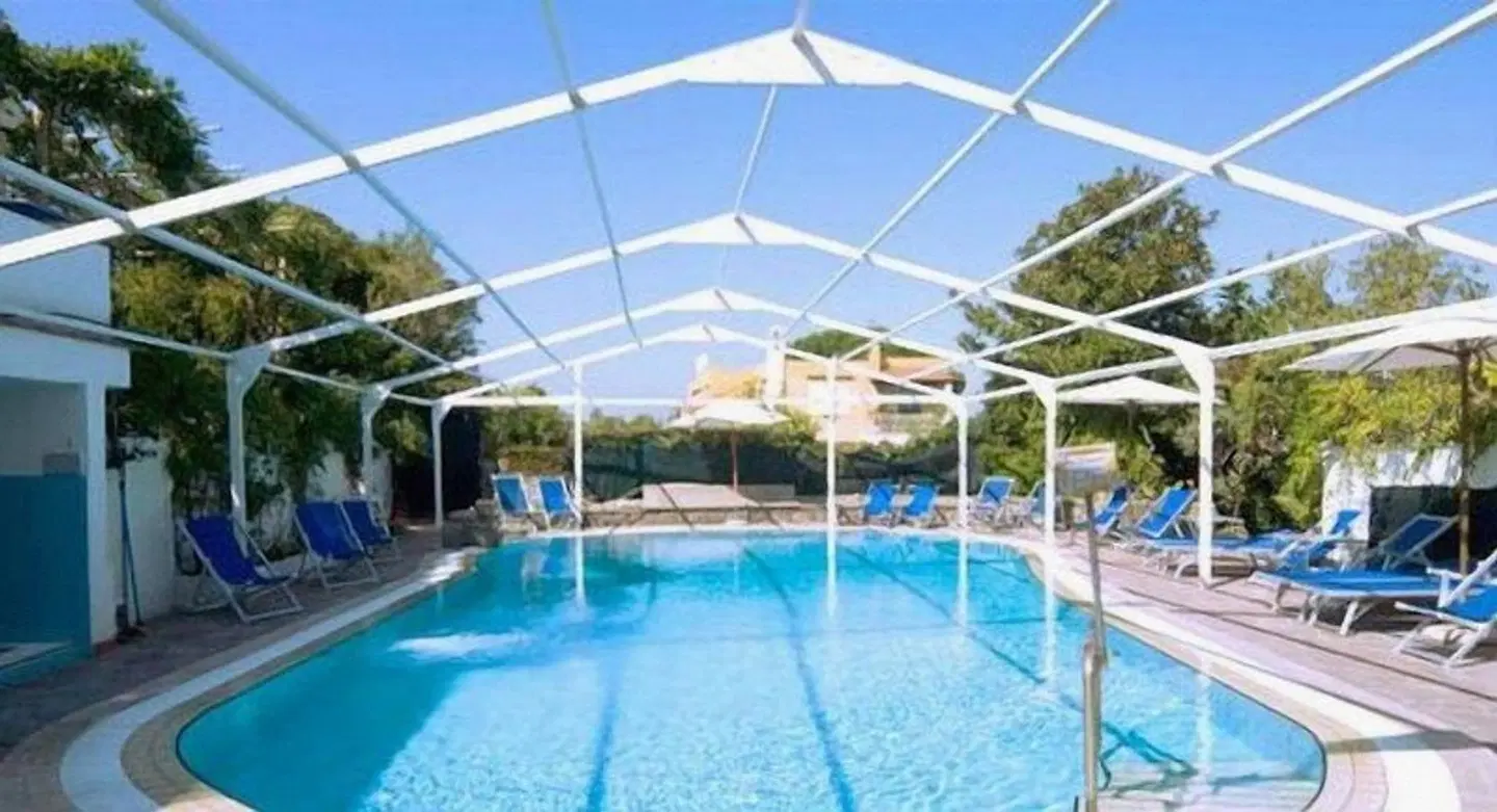 Gemma OUTDOOR_POOL