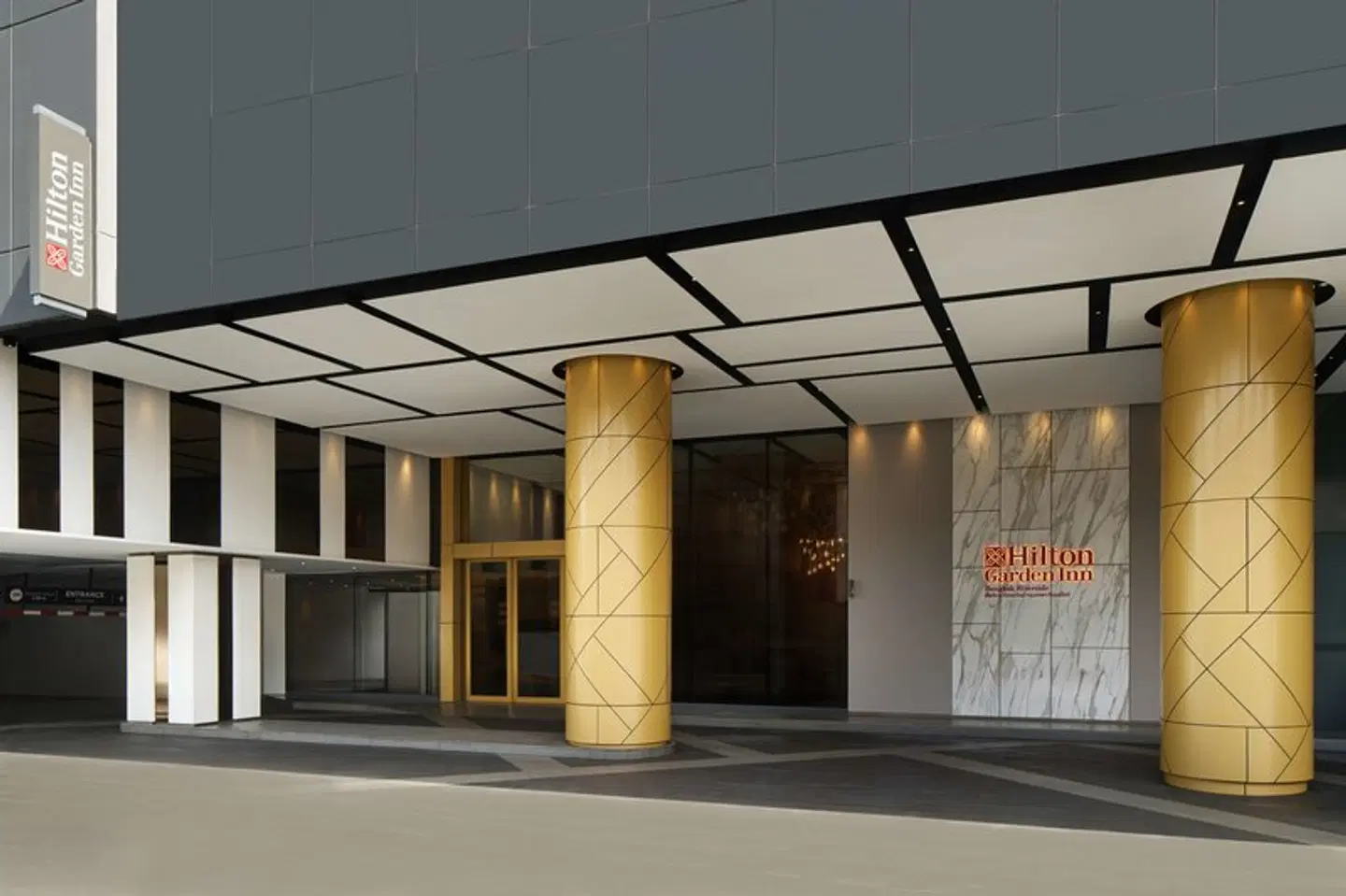 Hilton Garden Inn Bangkok Riverside EXTERIOR