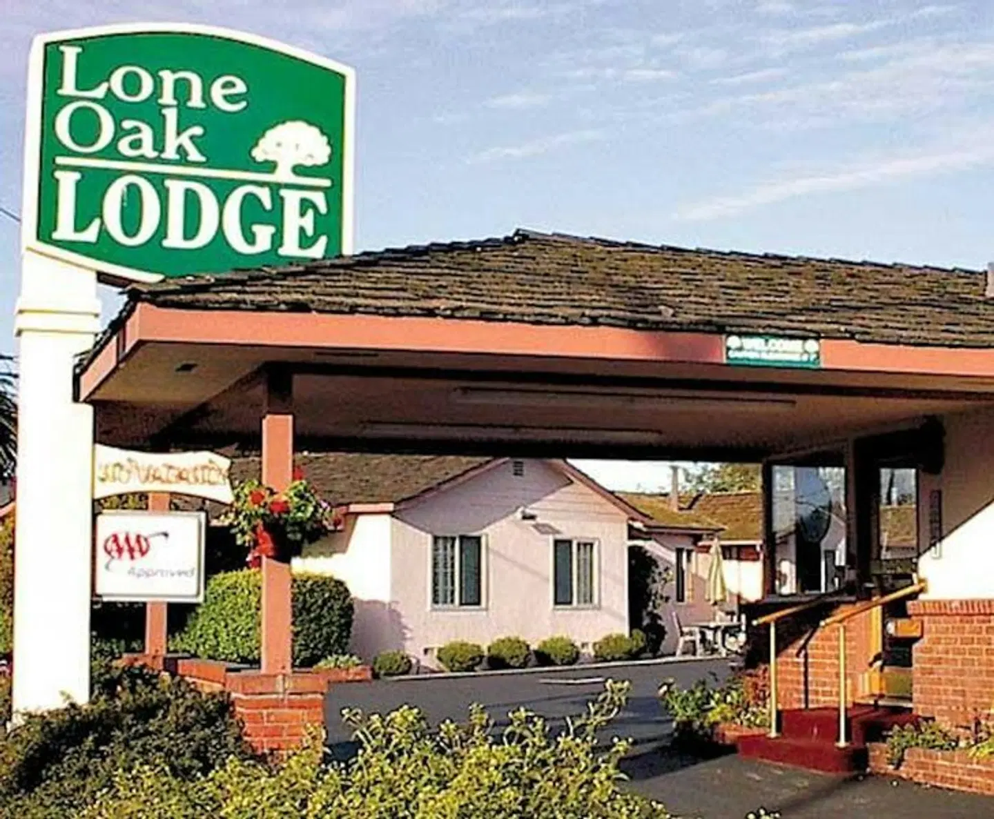 Lone Oak Lodge EXTERIOR