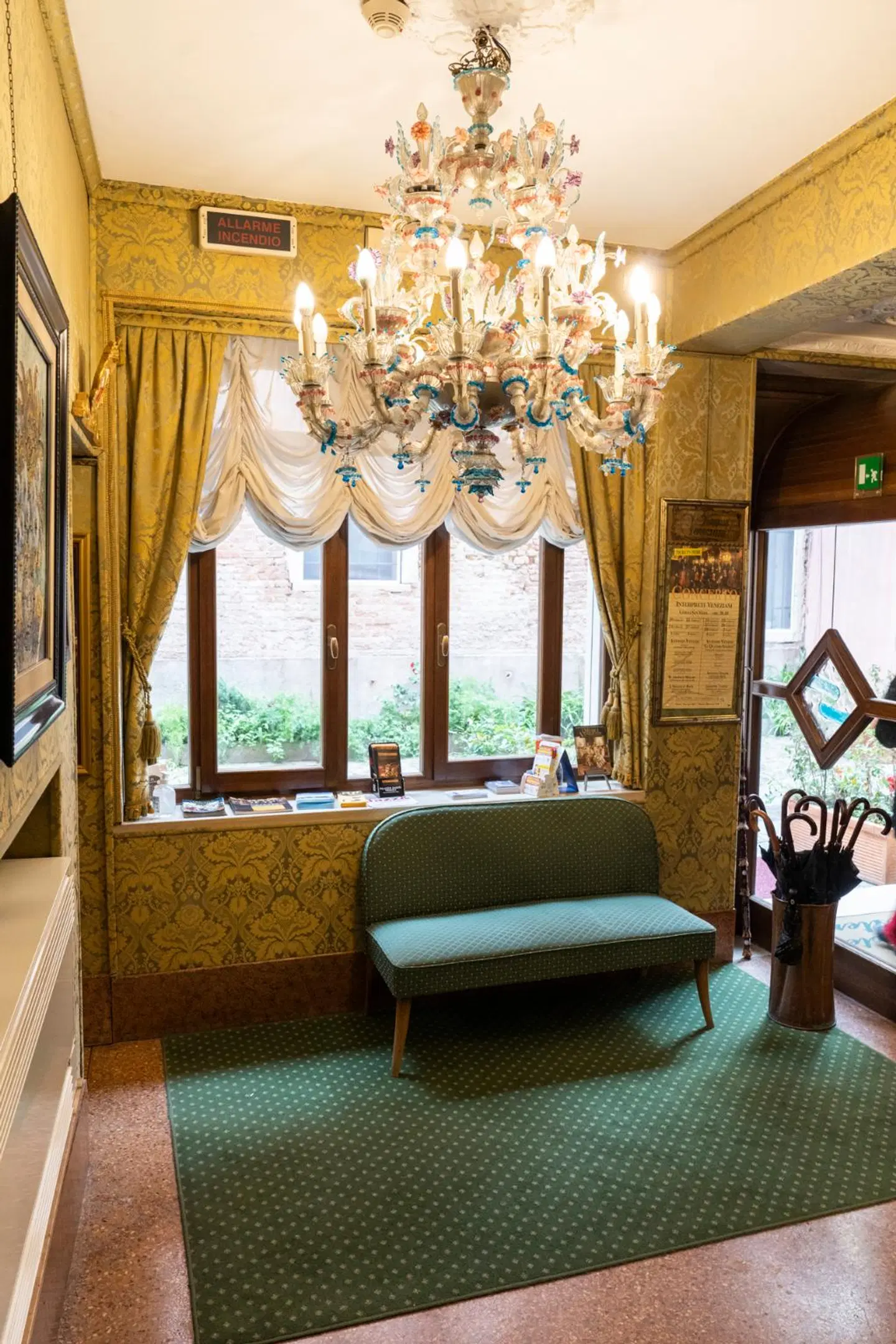 Ateneo ROOM_EXAMPLE