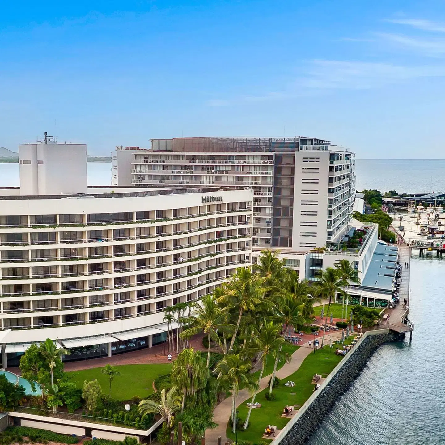 Hilton Cairns EXTERIOR