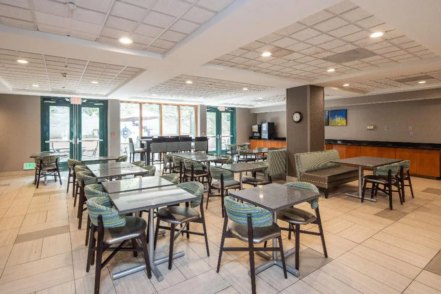 Best Western Plus Coyote Point Inn LOUNGE_LOBBY