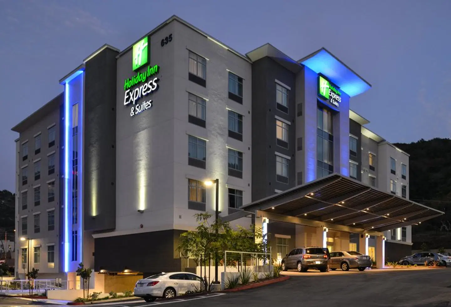 Holiday Inn Express & Suites San Diego - Mission Valley by IHG EXTERIOR
