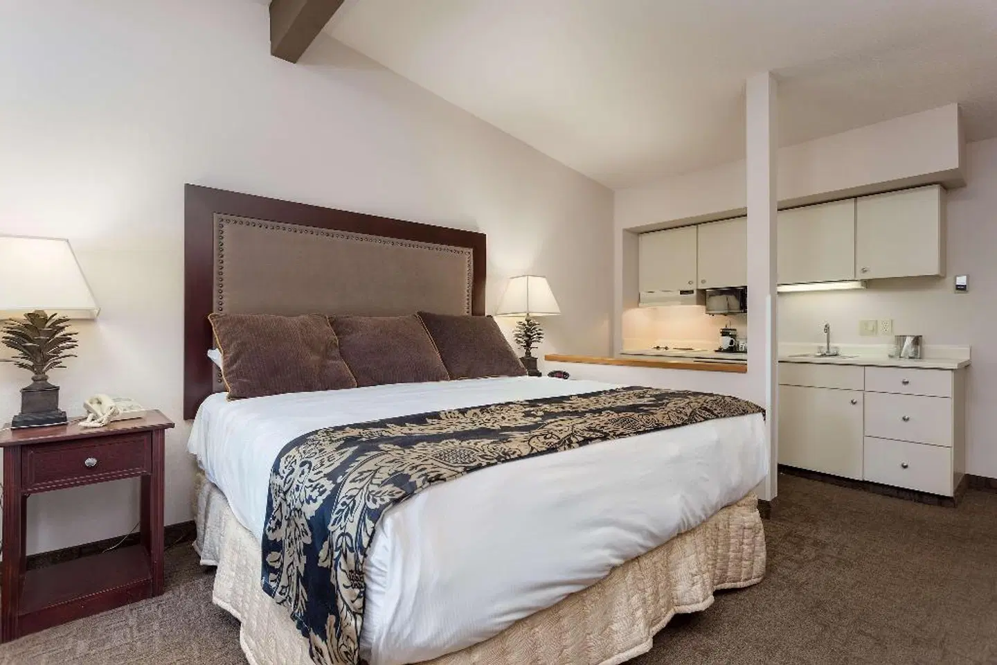 Shilo Inn Suites Hotel - Bend ROOM_EXAMPLE