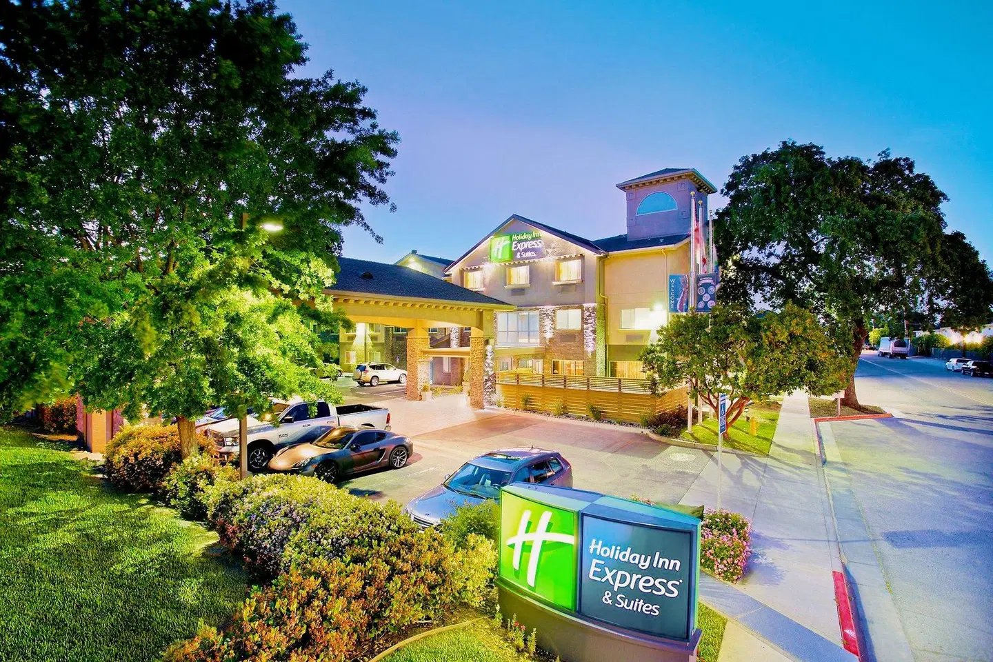Holiday Inn Express Paso Robles EXTERIOR