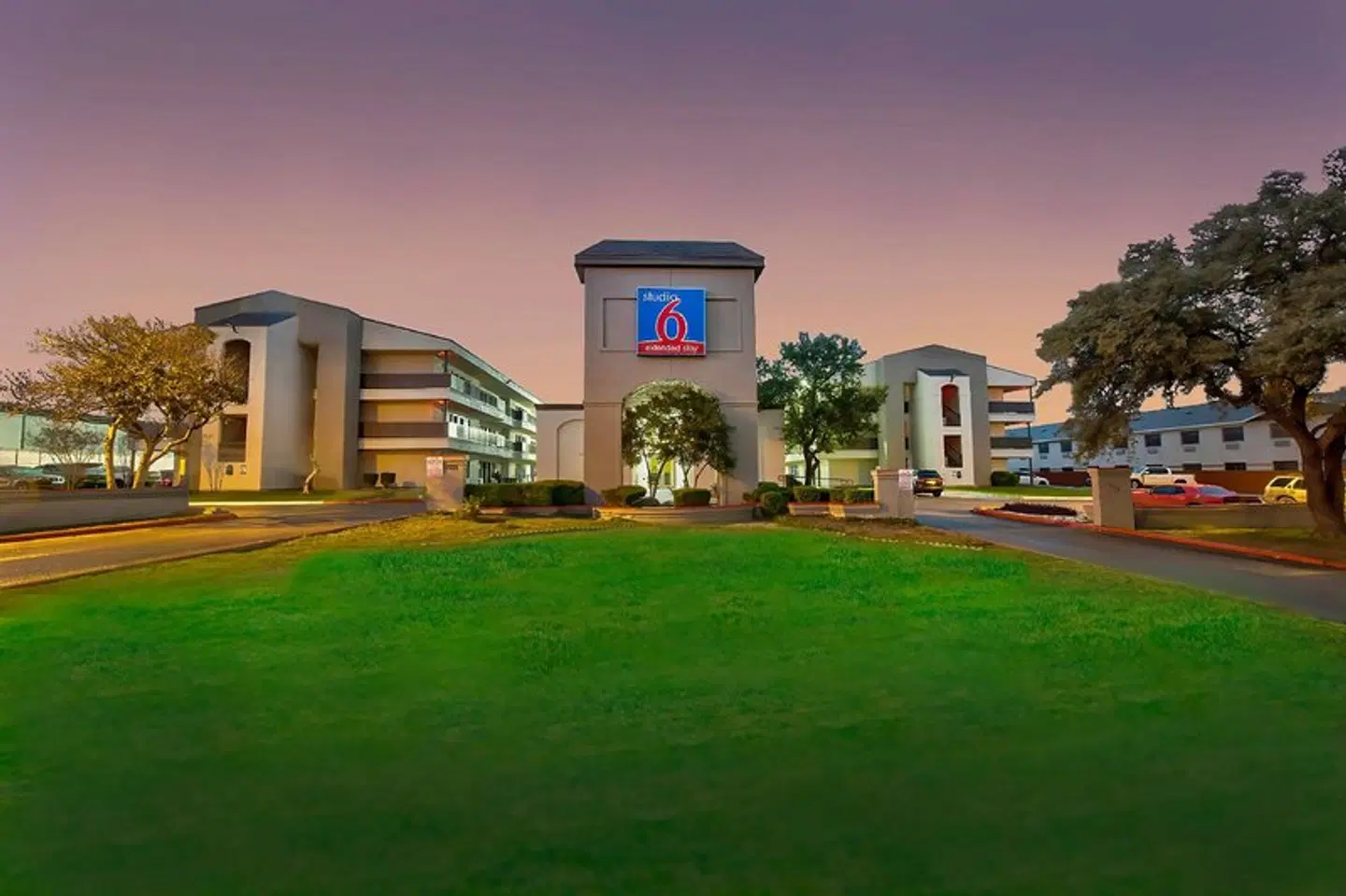 Studio 6 San Antonio, TX - Airport EXTERIOR