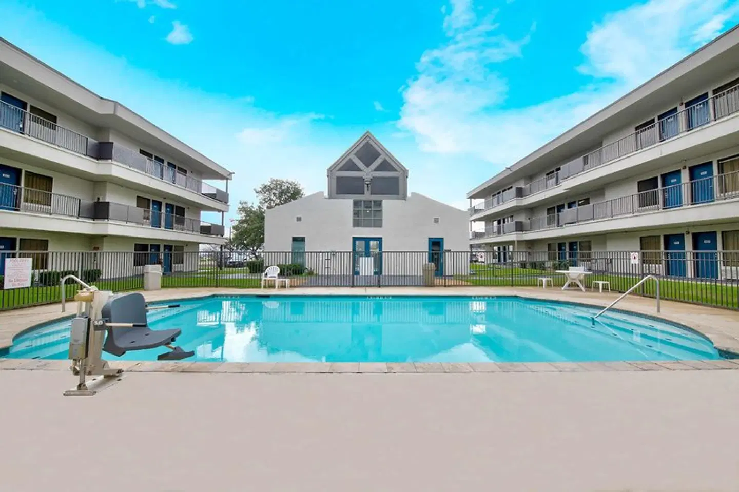 Studio 6 San Antonio, TX - Airport OUTDOOR_POOL