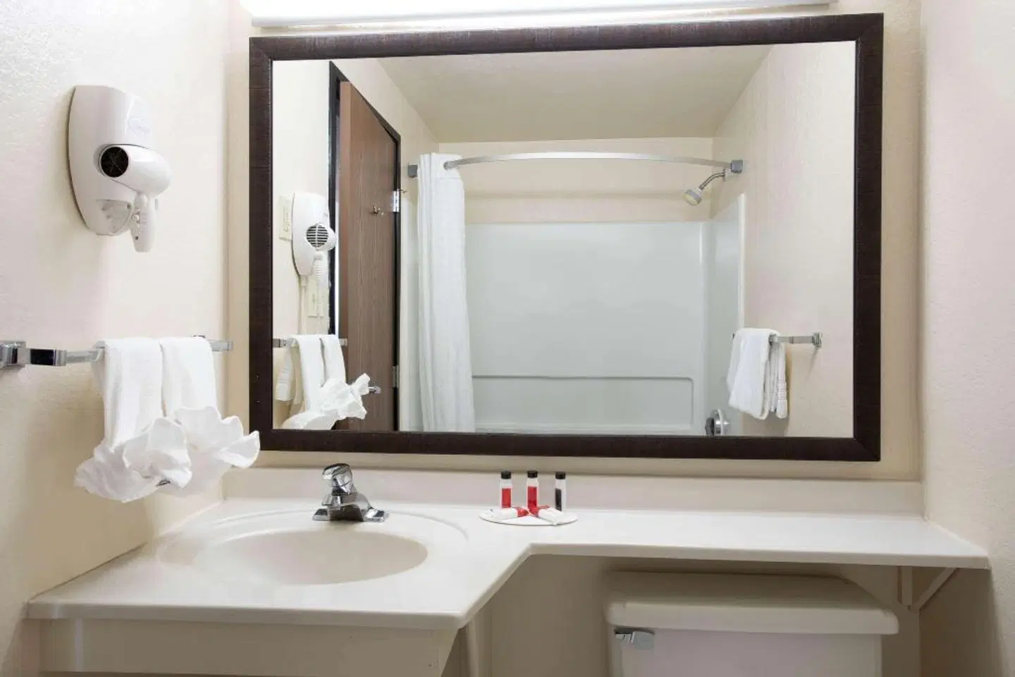 Super 8 by Wyndham Cheyenne WY Badezimmer