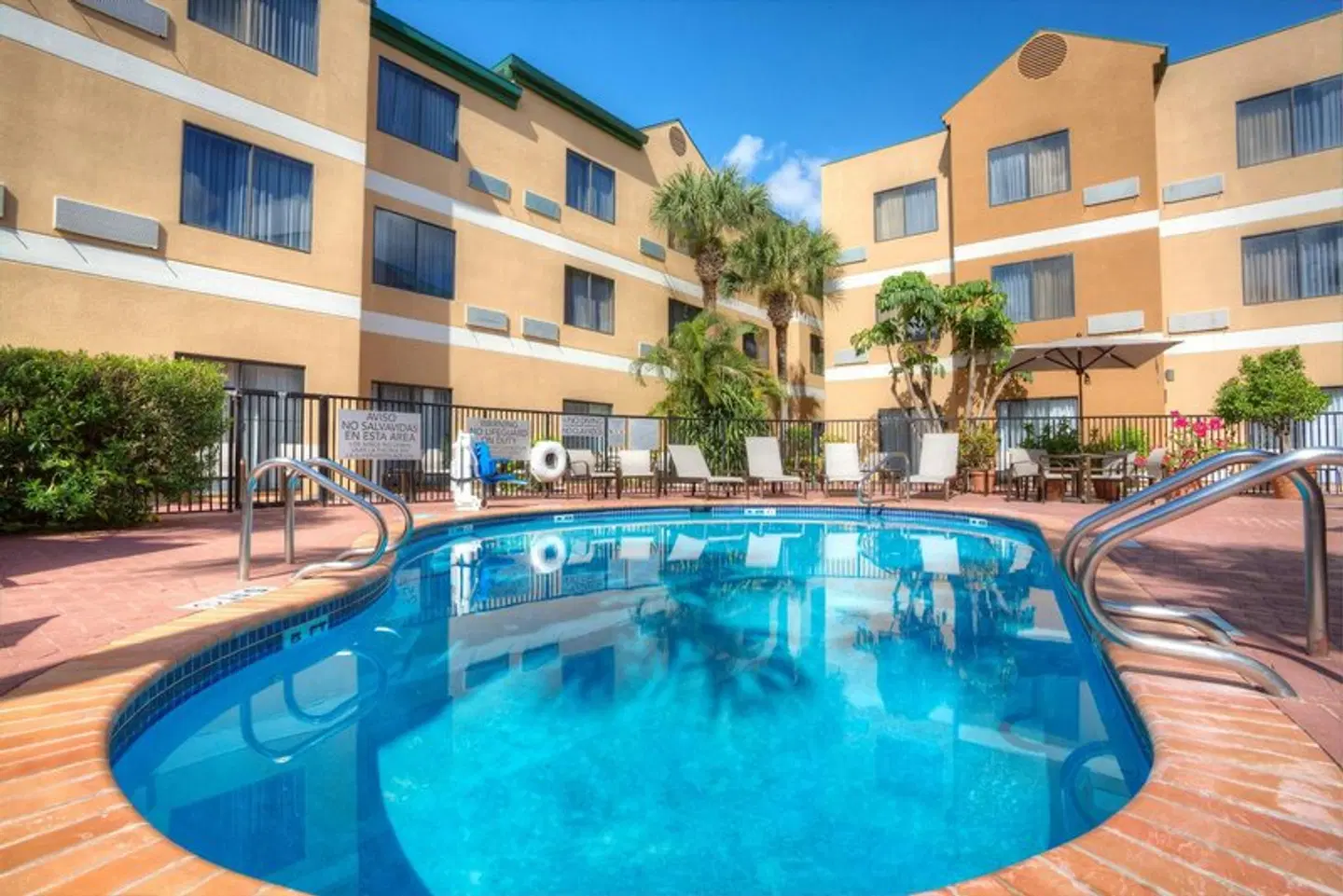 Courtyard by Marriott McAllen Airport OUTDOOR_POOL