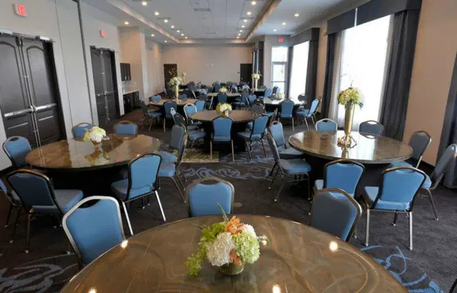 Staybridge Suites St. Petersburg Downtown by IHG Restaurant