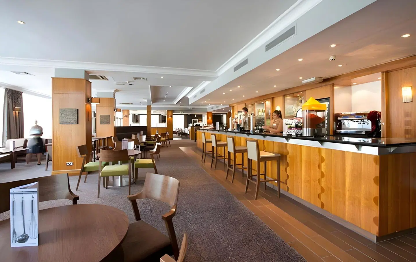Holiday Inn Peterborough West by IHG Bar