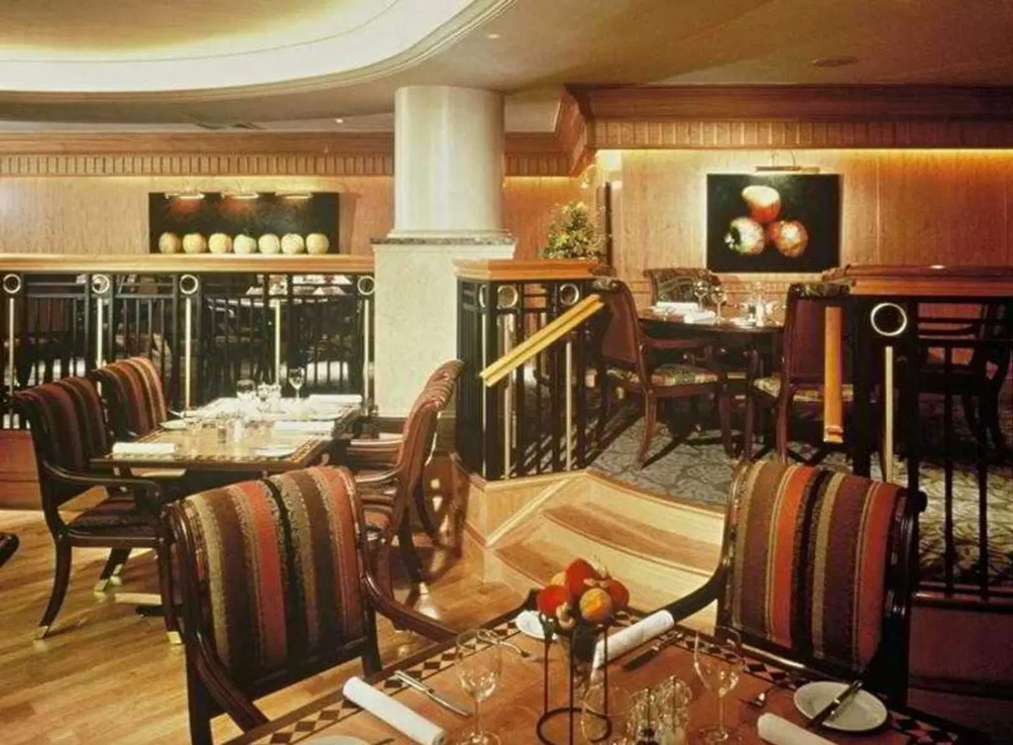 Millennium Gloucester Hotel London Kensington Bar