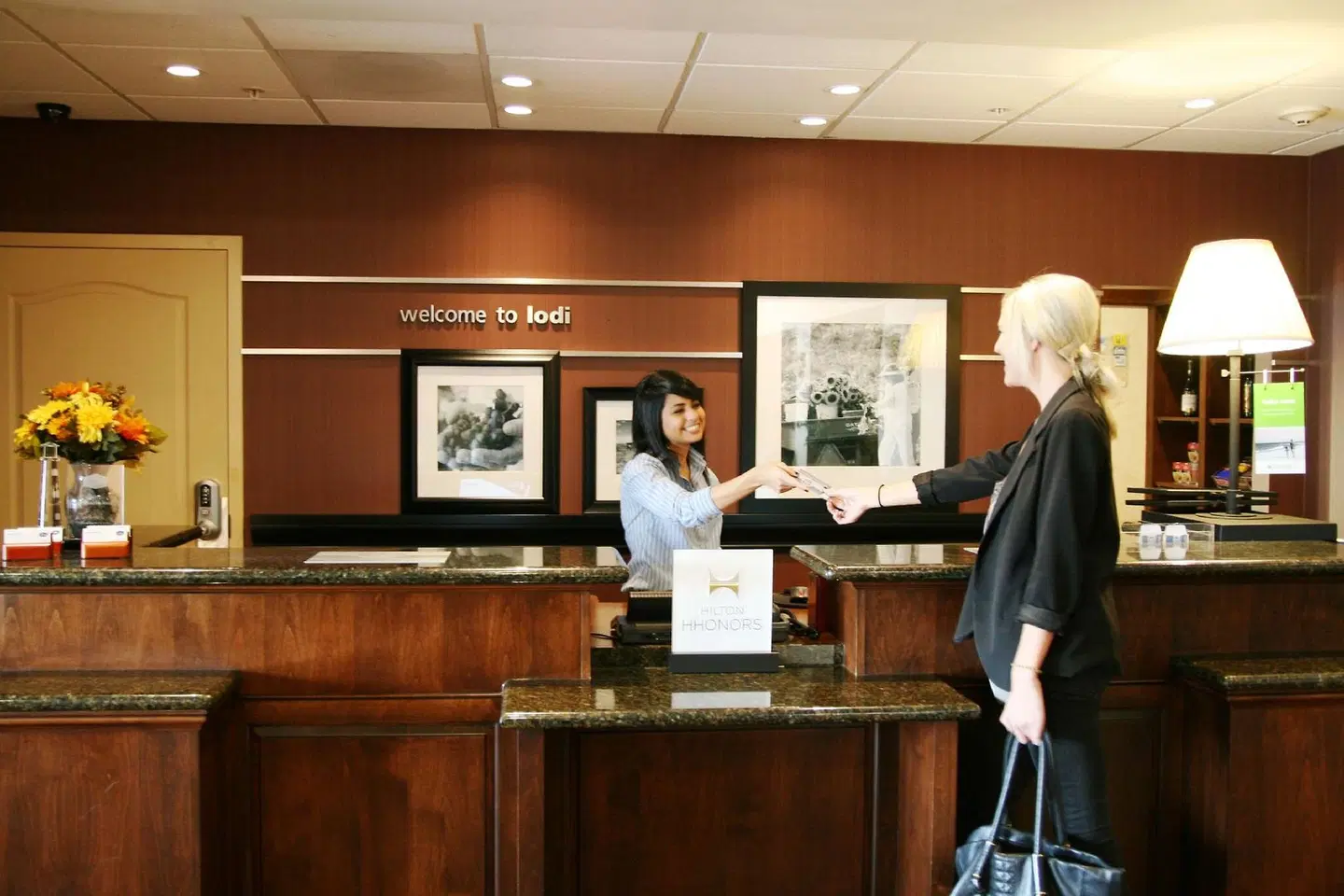 Hampton Inn & Suites Lodi Bar