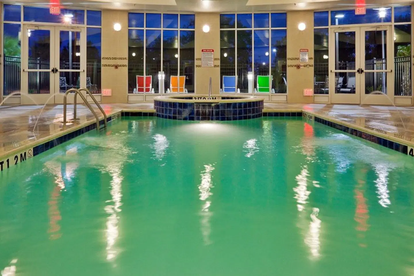 Holiday Inn & Suites Waco Northwest by IHG Hallenbad