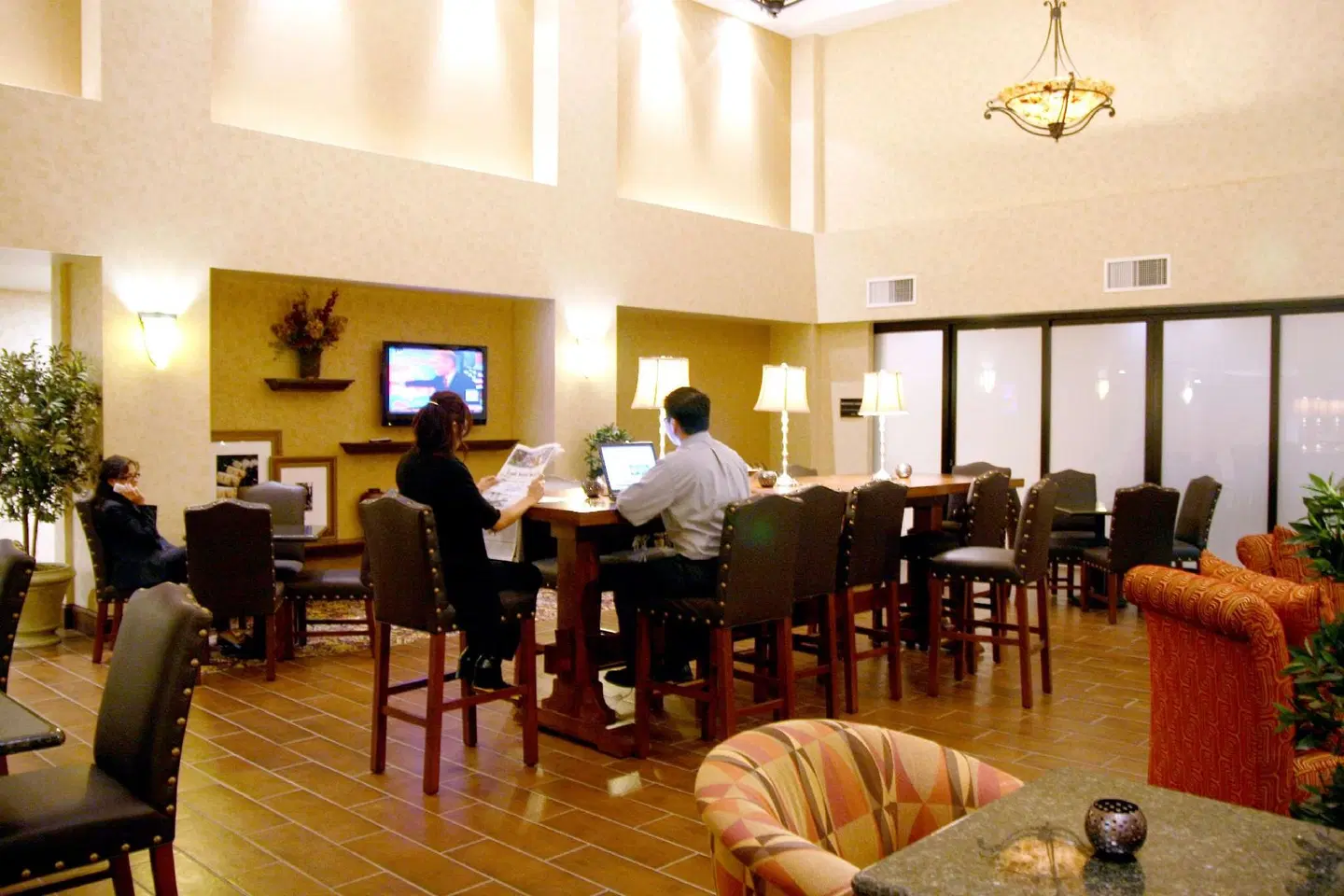 Hampton Inn & Suites Lodi Bar