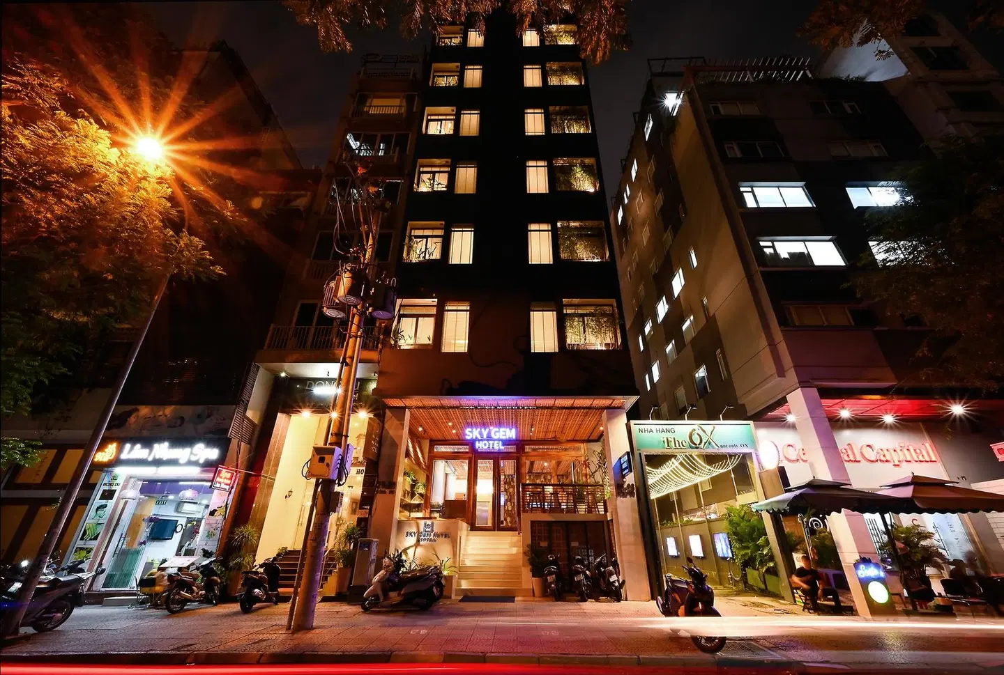 Sky Gem Central Hotel EXTERIOR