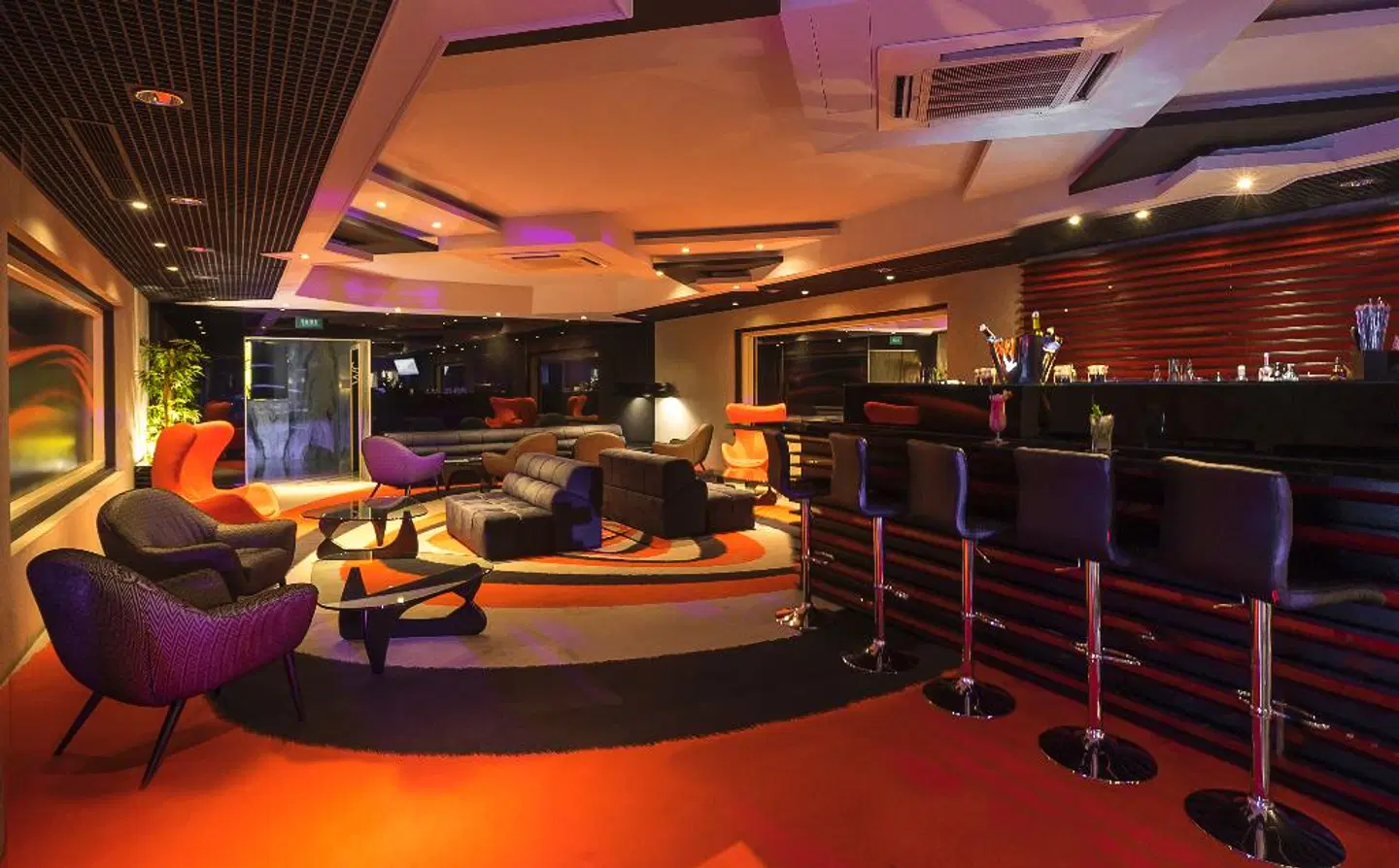 HF Fenix Porto Bar