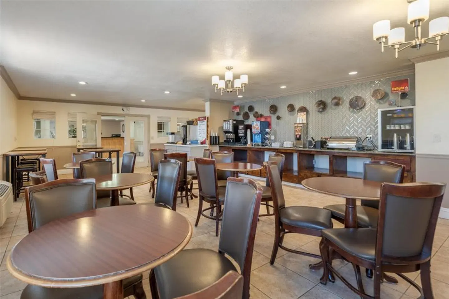 Best Western Plus John Jay Inn & Suites Bar