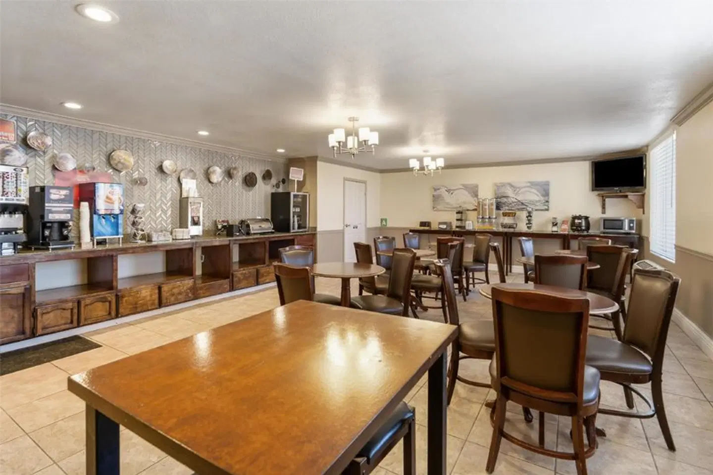 Best Western Plus John Jay Inn & Suites Bar