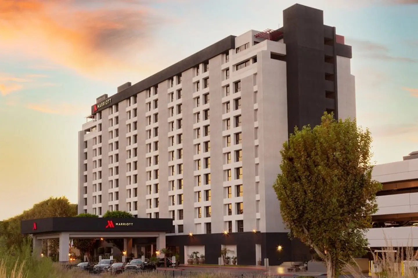 Marriott Riverside at the Convention Center EXTERIOR