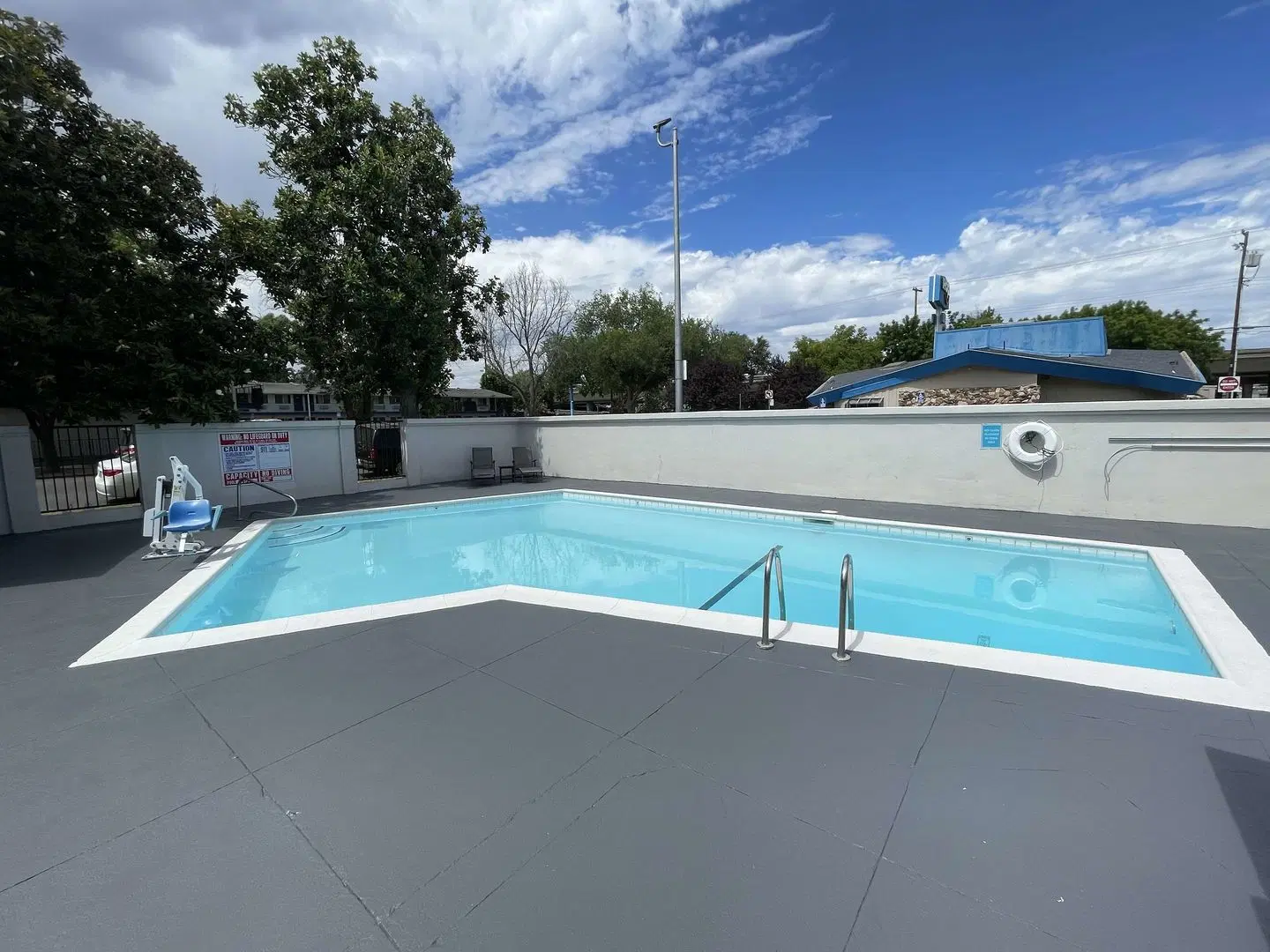 The Midtowner Hotel, SureStay Collection by Best Western OUTDOOR_POOL