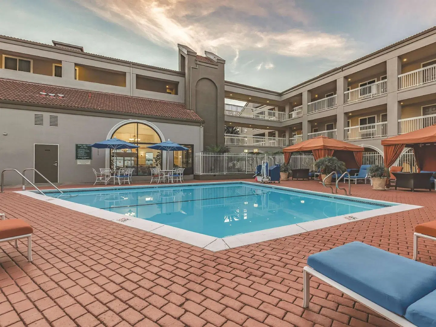 La Quinta by Wyndham San Francisco Airport West Hallenbad