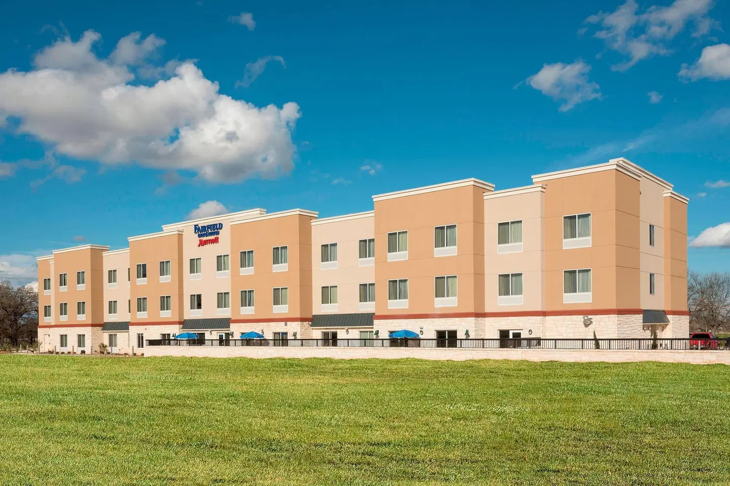 Fairfield by Marriott Inn & Suites Fredericksburg EXTERIOR