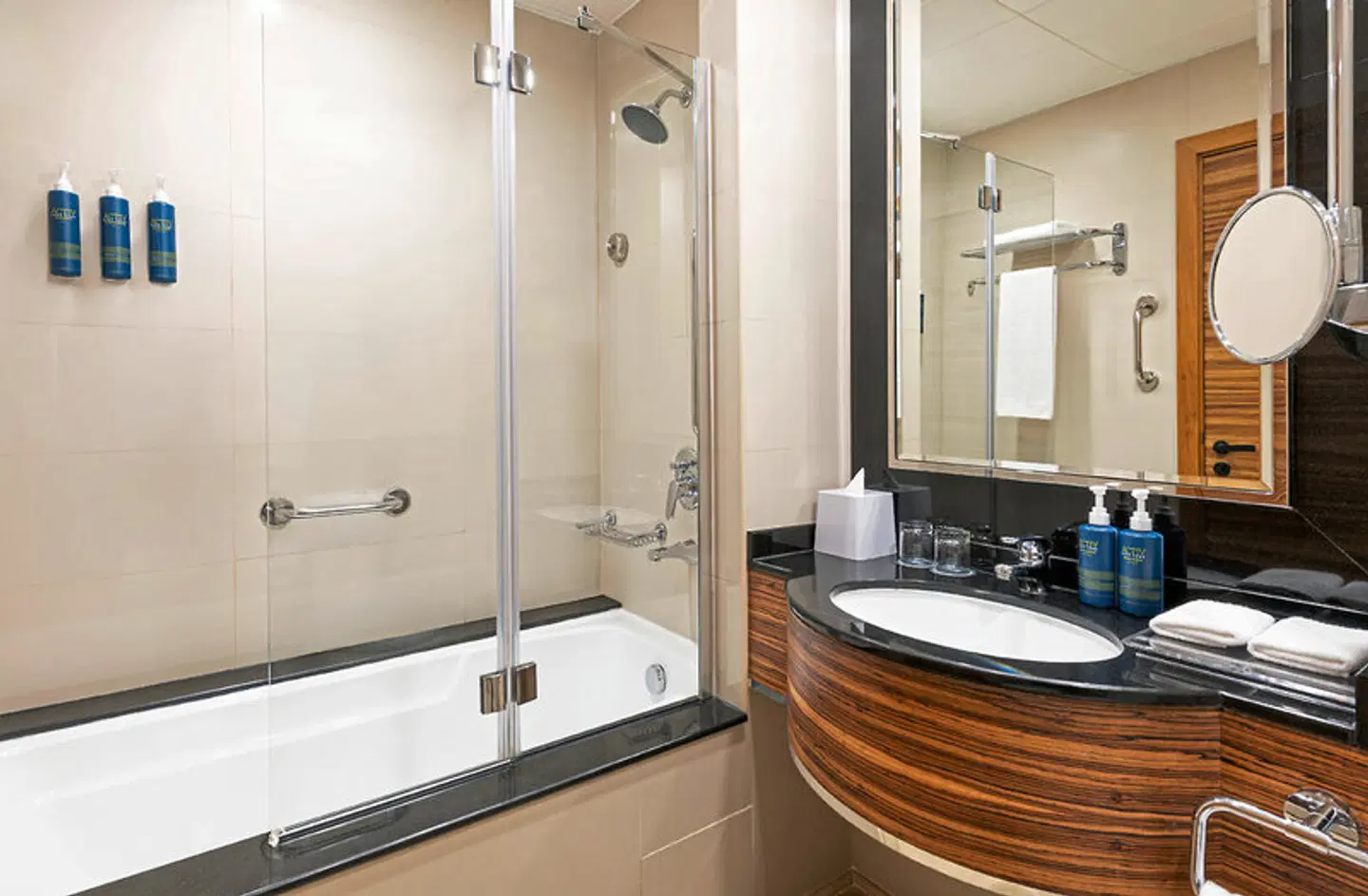 Four Points by Sheraton Bur Dubai Badezimmer