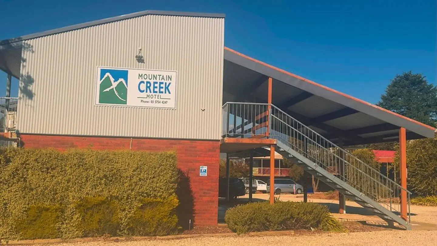 Mountain Creek Motel EXTERIOR
