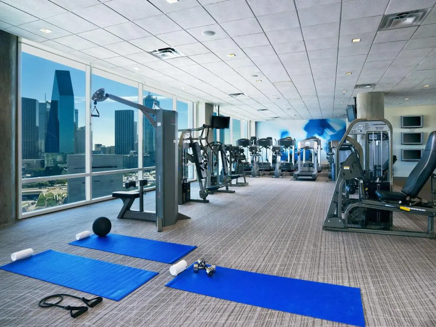 W Dallas - Victory SPORTS_AND_LEISURE