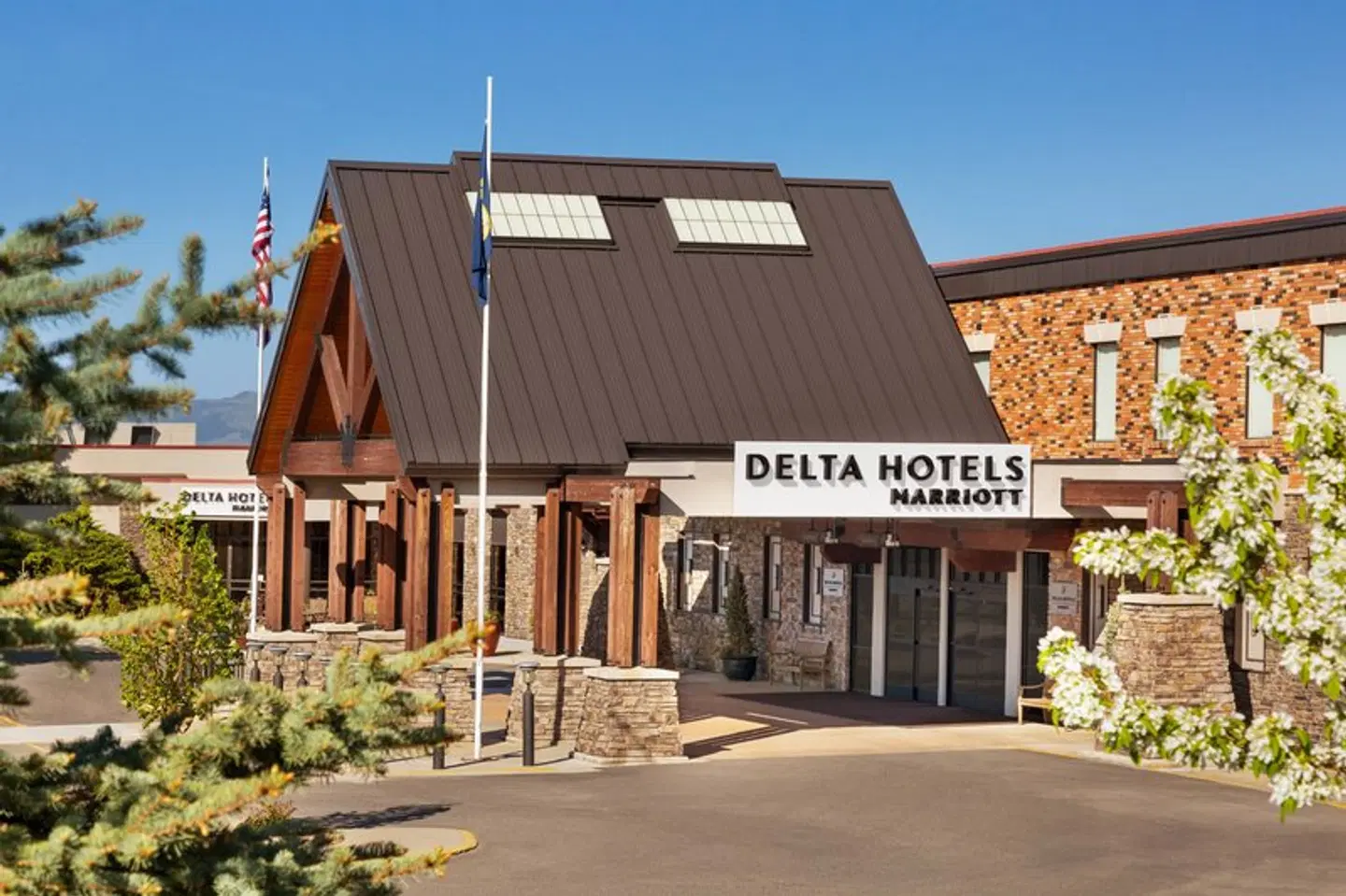 Delta Hotels by Marriott Helena Colonial EXTERIOR