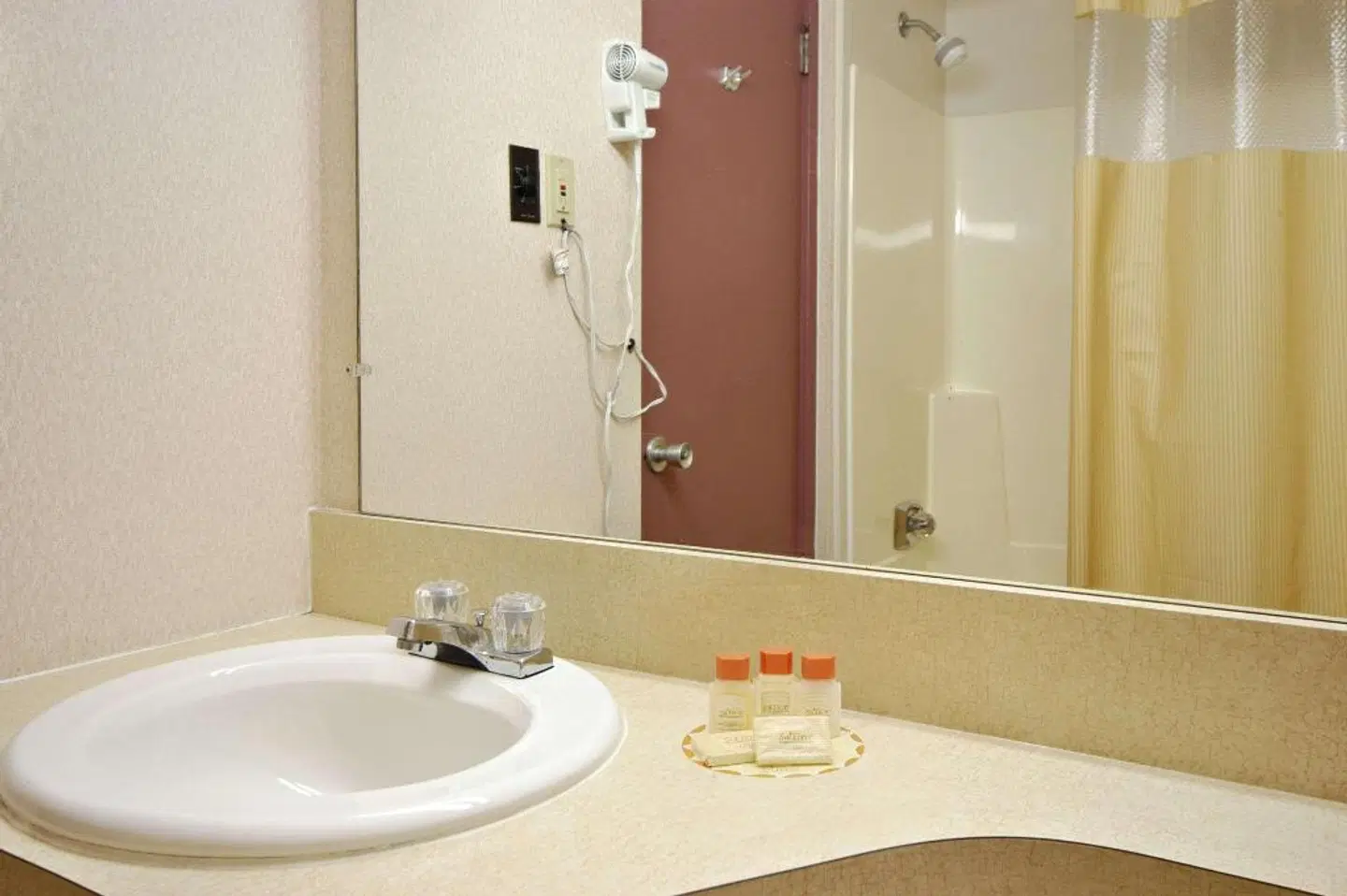 Days Inn Washington Badezimmer