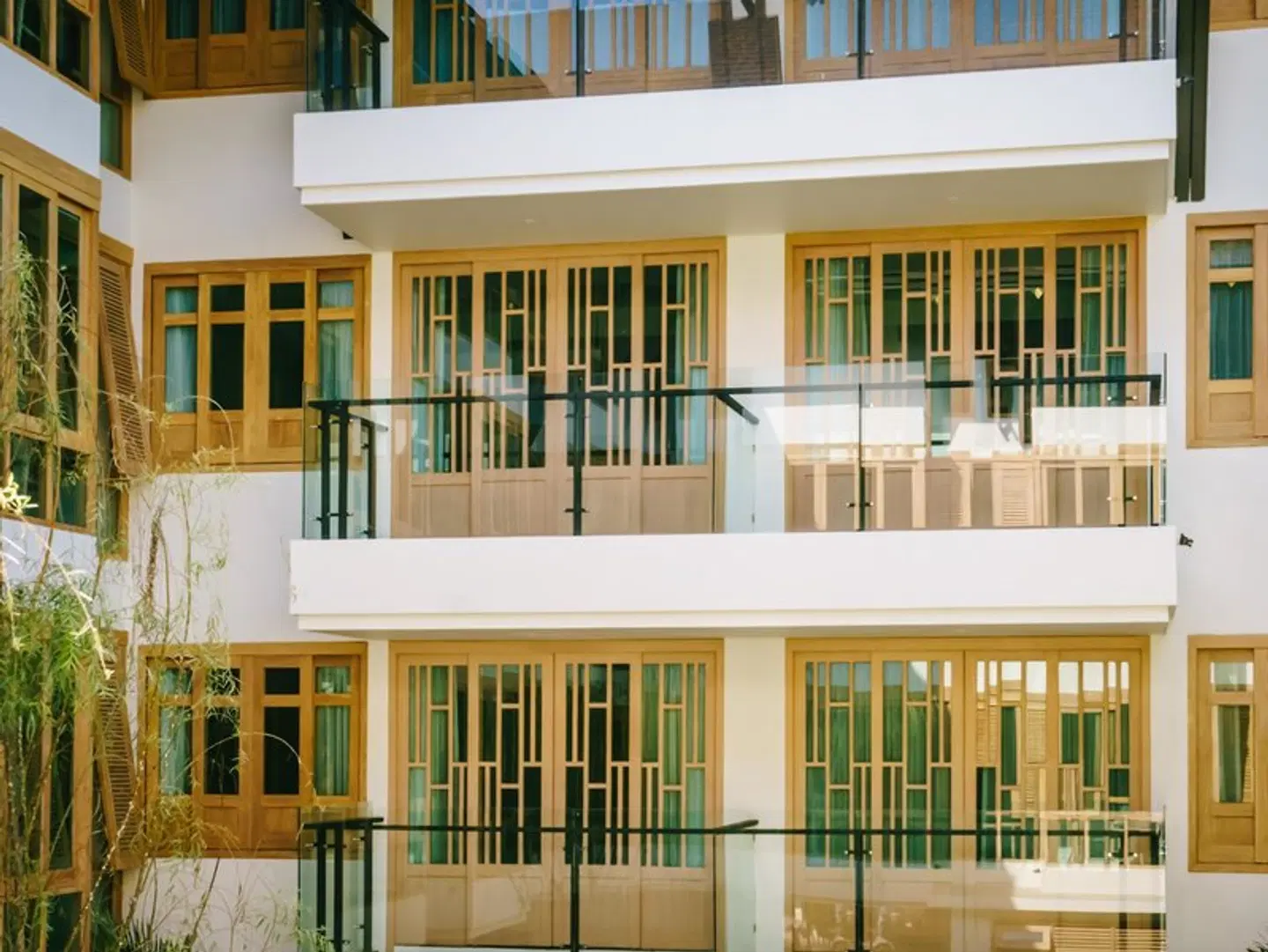 Moon Dragon Hotel EXTERIOR