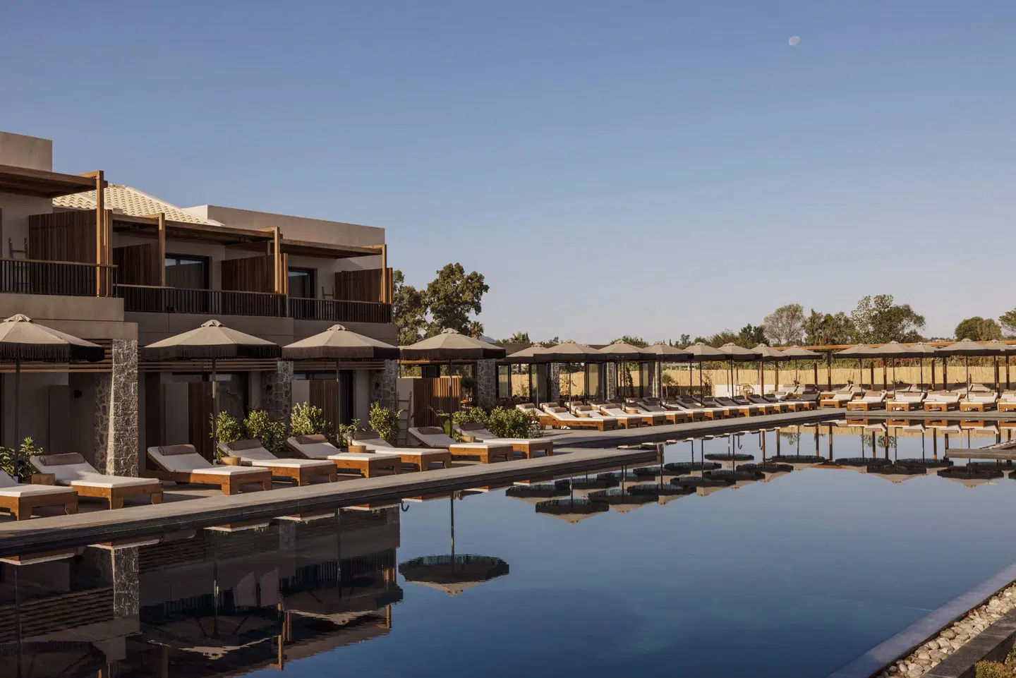 Unda OUTDOOR_POOL
