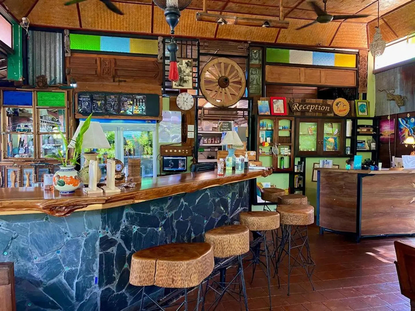 Shanti Lodge Phuket Bar