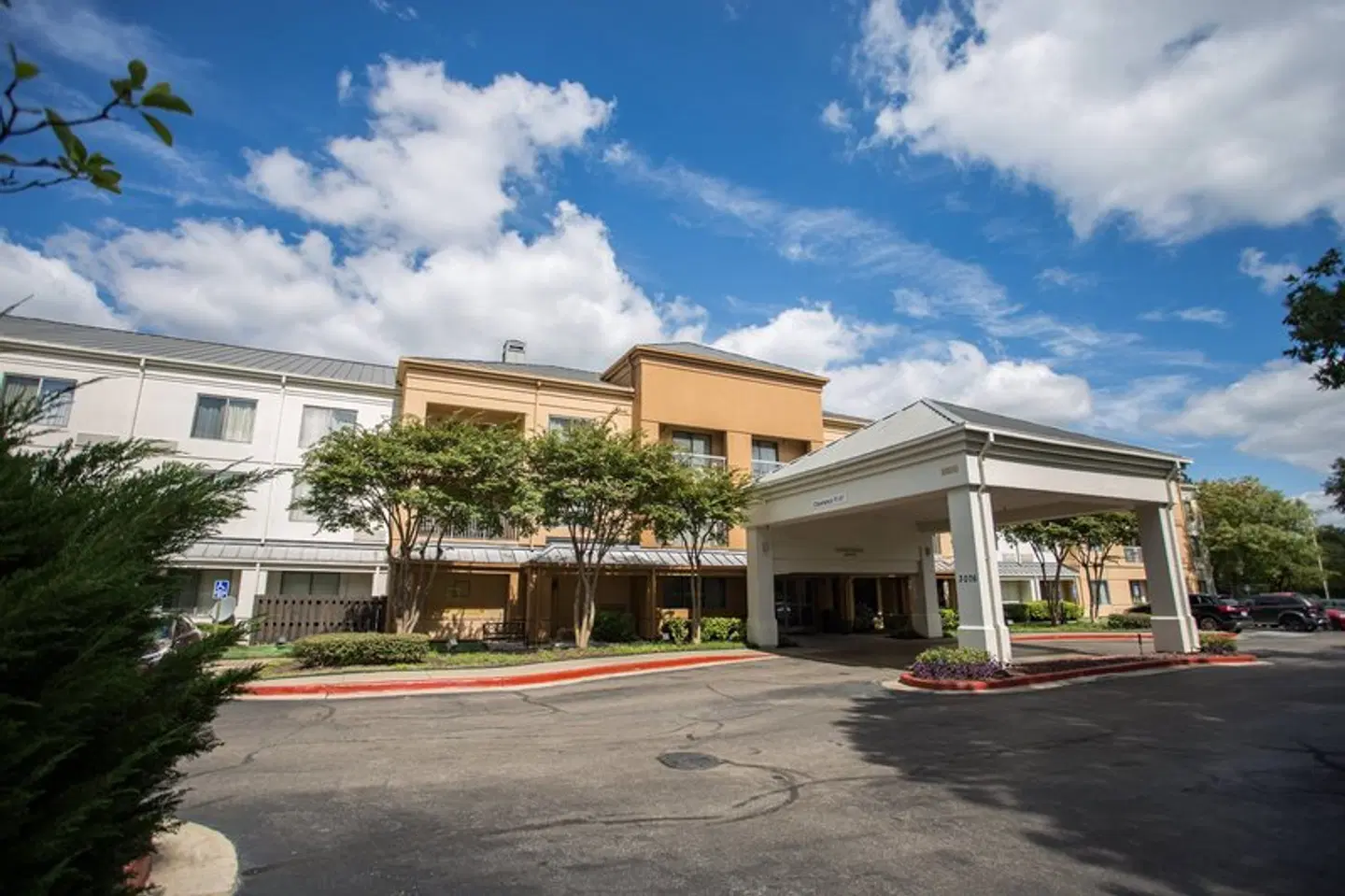 Courtyard by Marriott Memphis East/Bill Morris Parkway EXTERIOR
