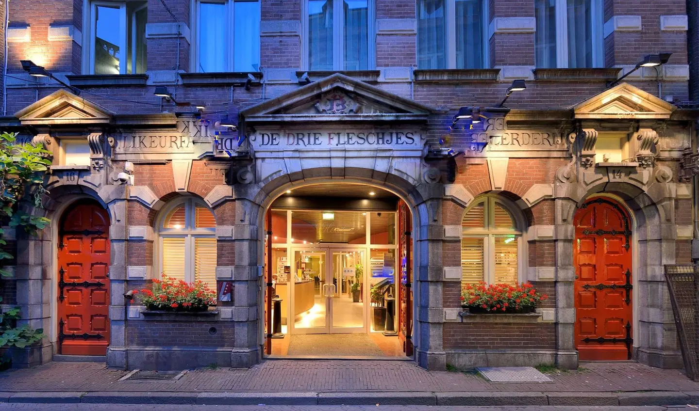 Best Western Dam Square Inn EXTERIOR
