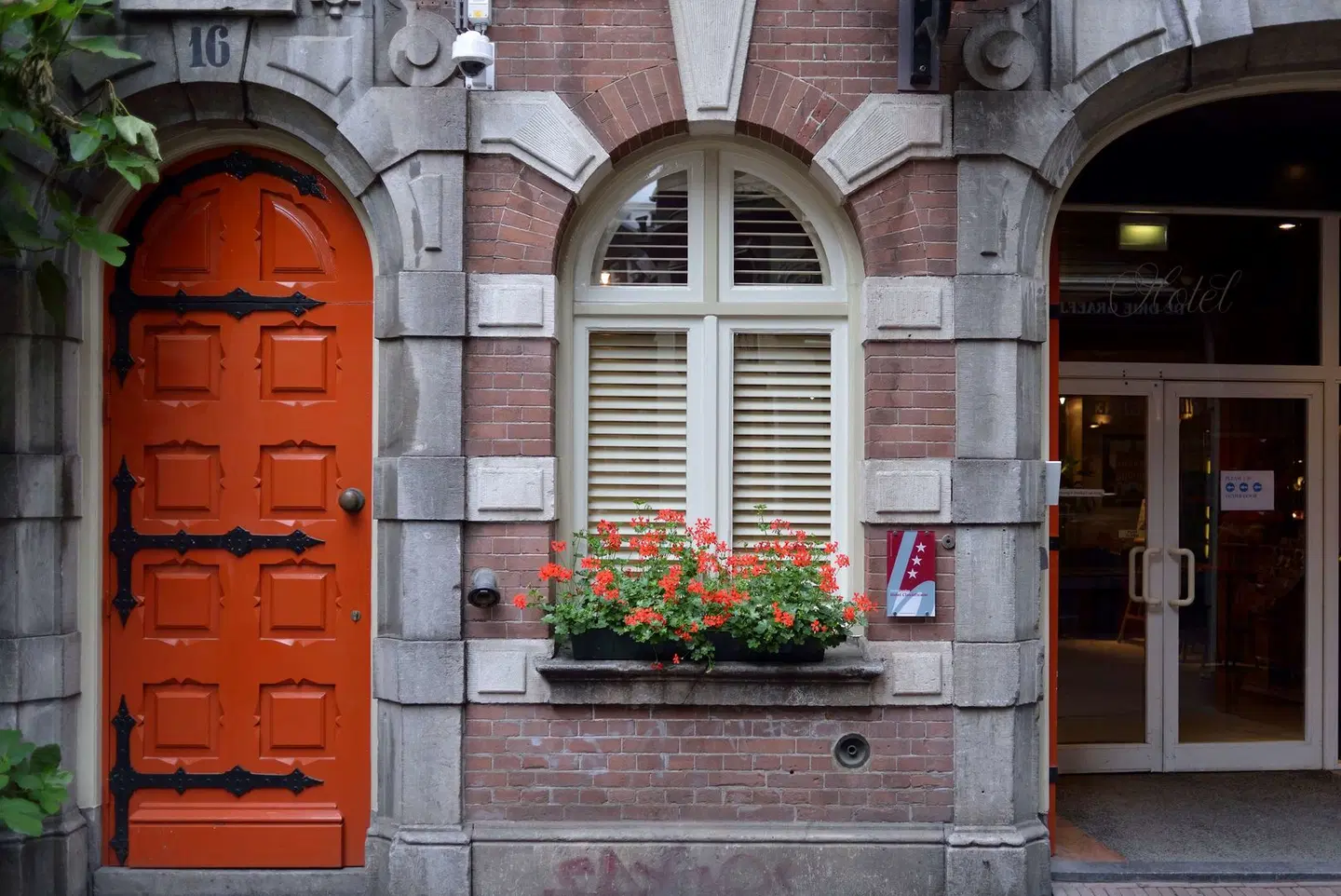 Best Western Dam Square Inn EXTERIOR