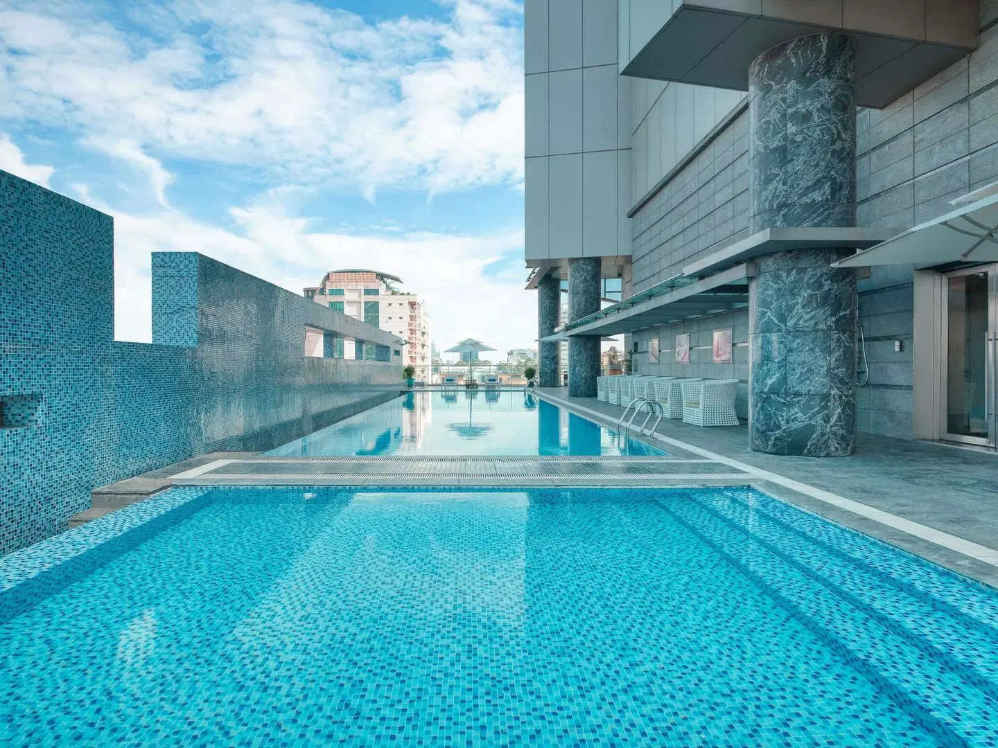 Pullman Saigon Centre Hallenbad