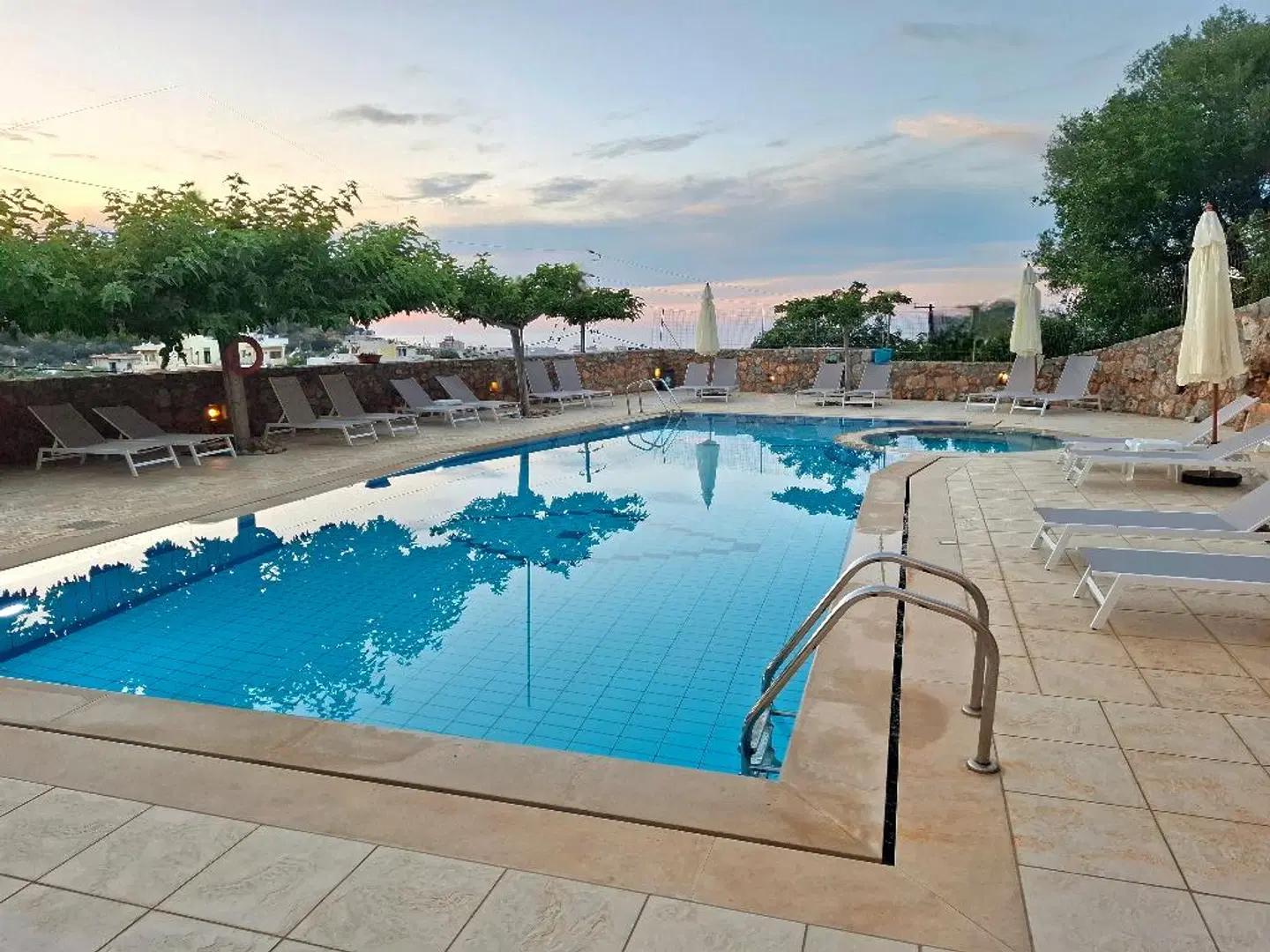 Sunny Hill OUTDOOR_POOL