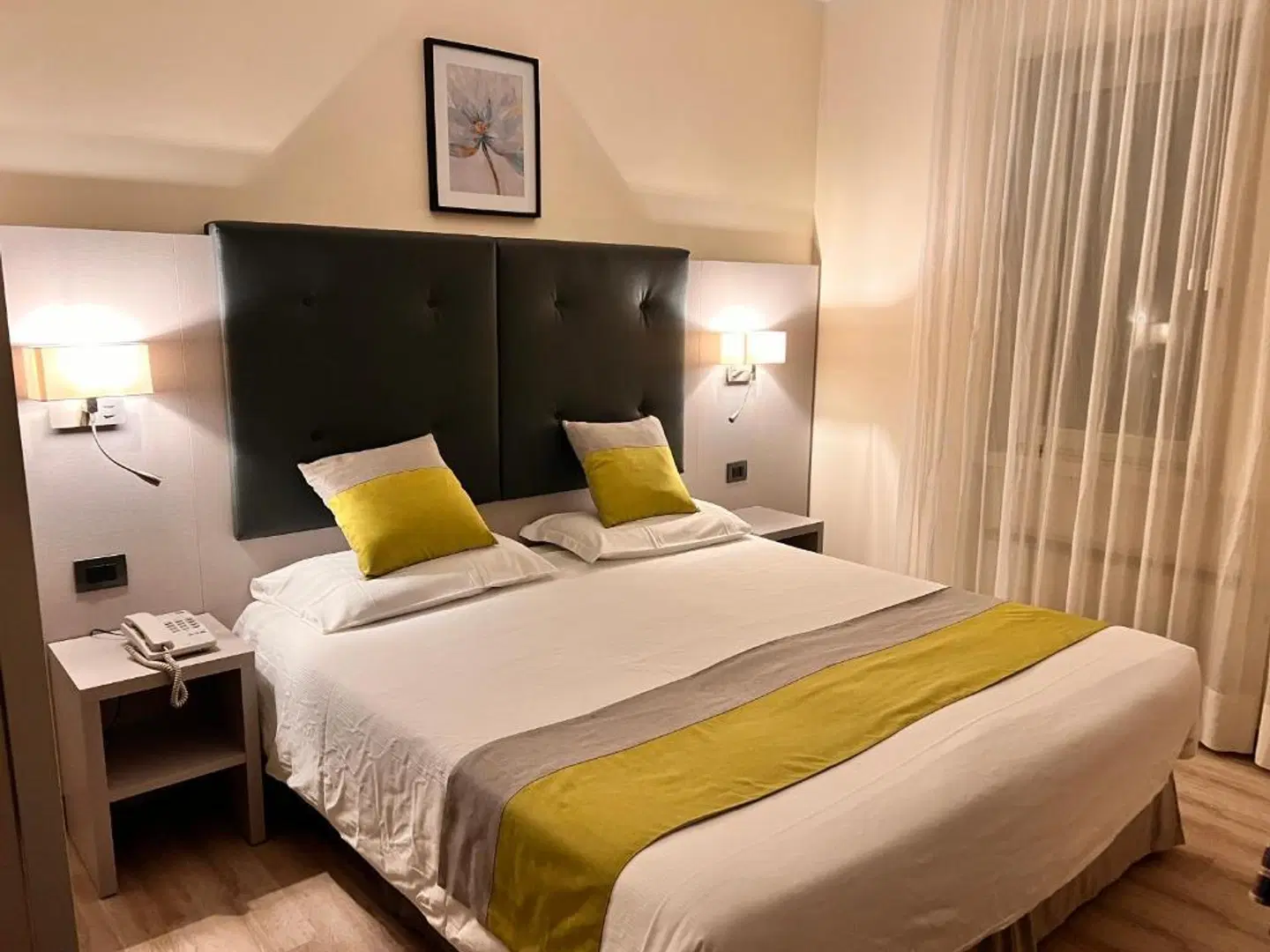 Aurora ROOM_EXAMPLE