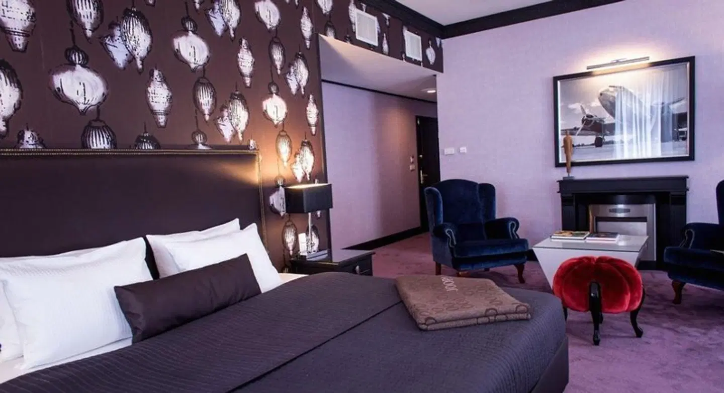 Friday Hotel ROOM_EXAMPLE