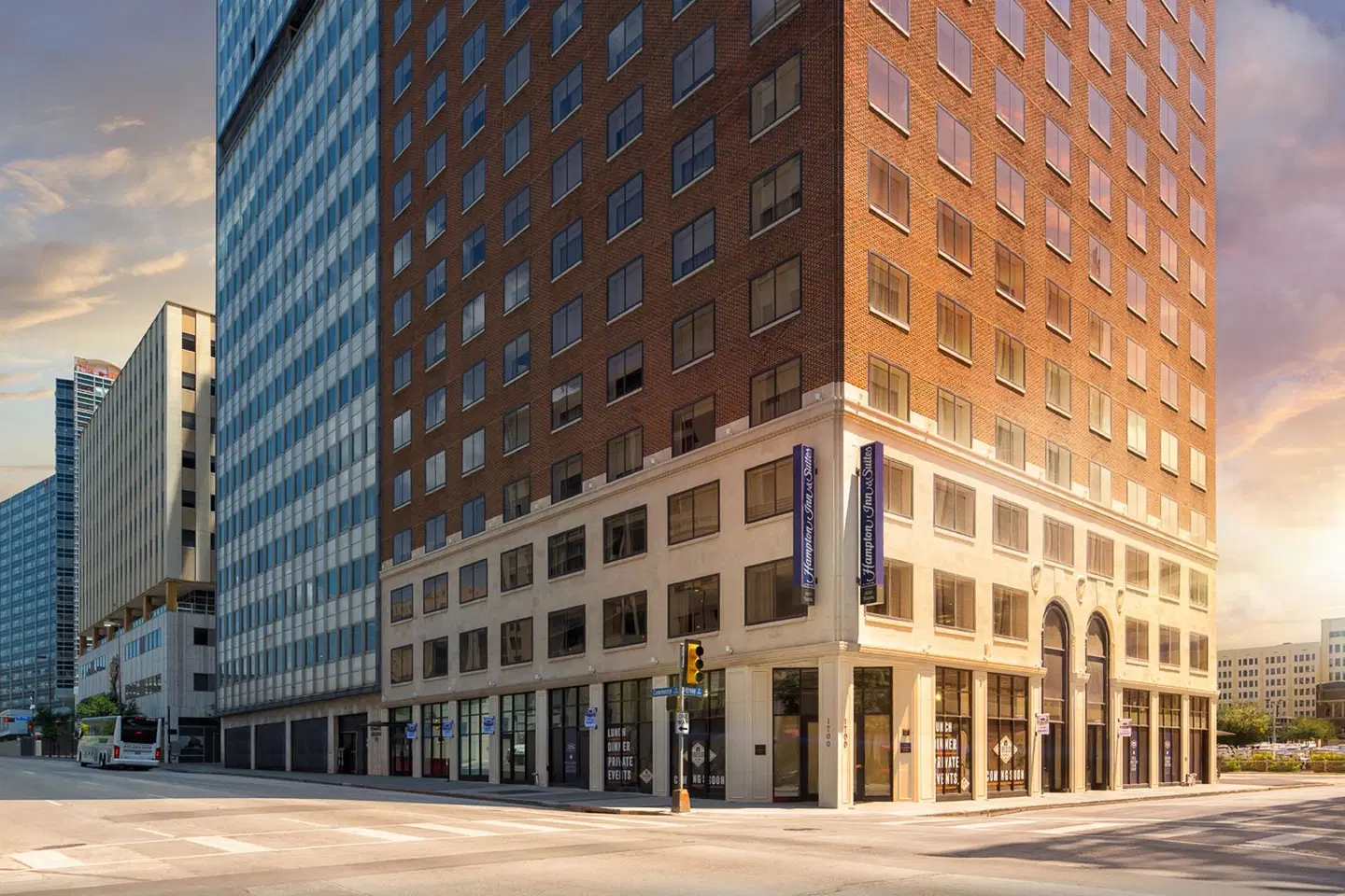 Hampton Inn & Suites Dallas Downtown EXTERIOR