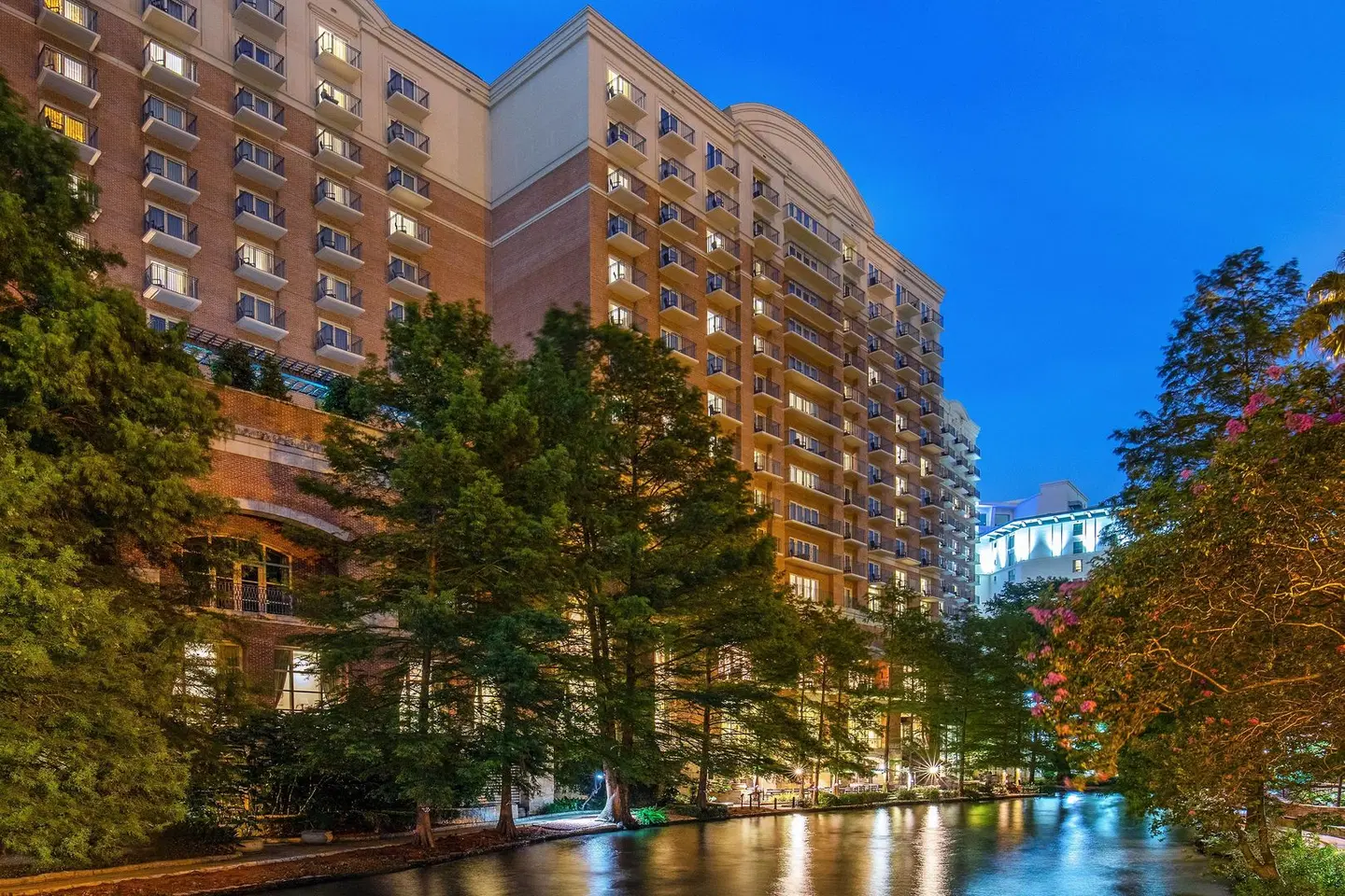 The Westin Riverwalk EXTERIOR