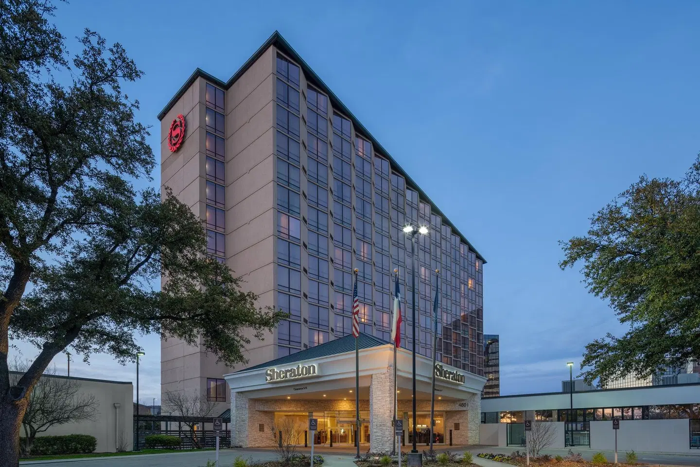 Sheraton Dallas Hotel by the Galleria EXTERIOR