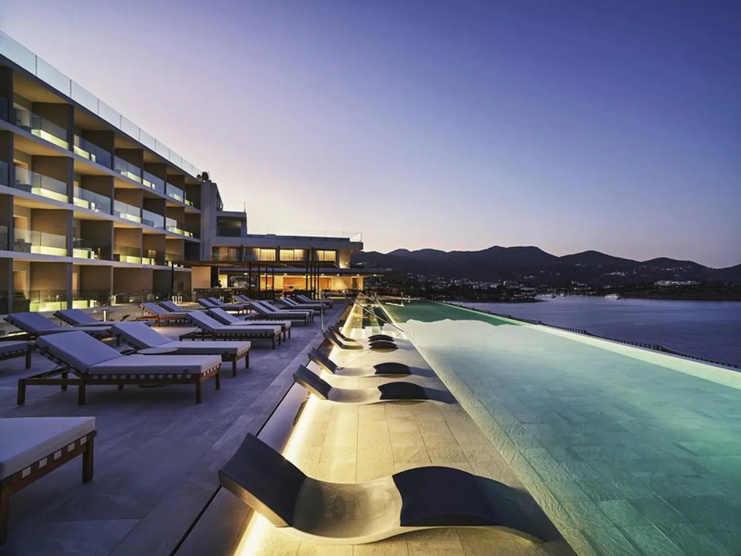 Niko Seaside Resort Crete MGallery Terrasse