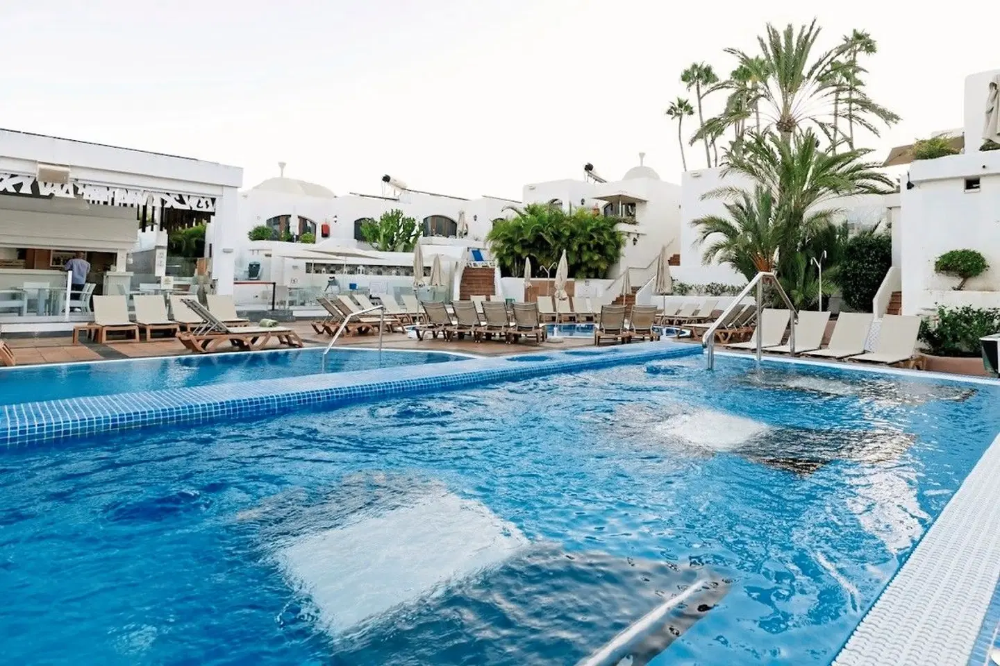 HD Parque Cristóbal Tenerife OUTDOOR_POOL