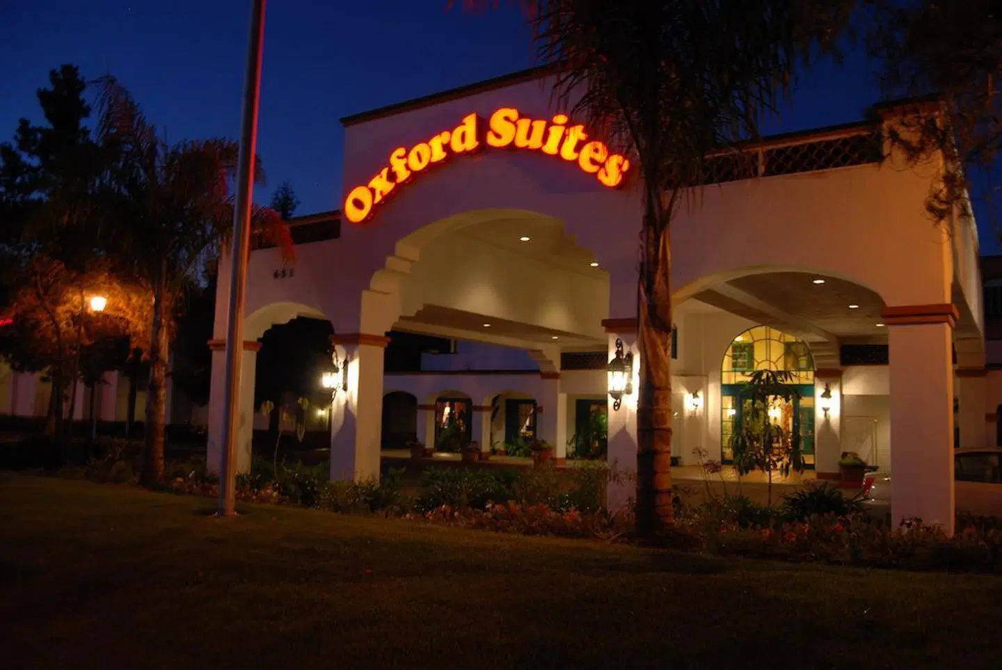 Oxford Suites Pismo Beach EXTERIOR