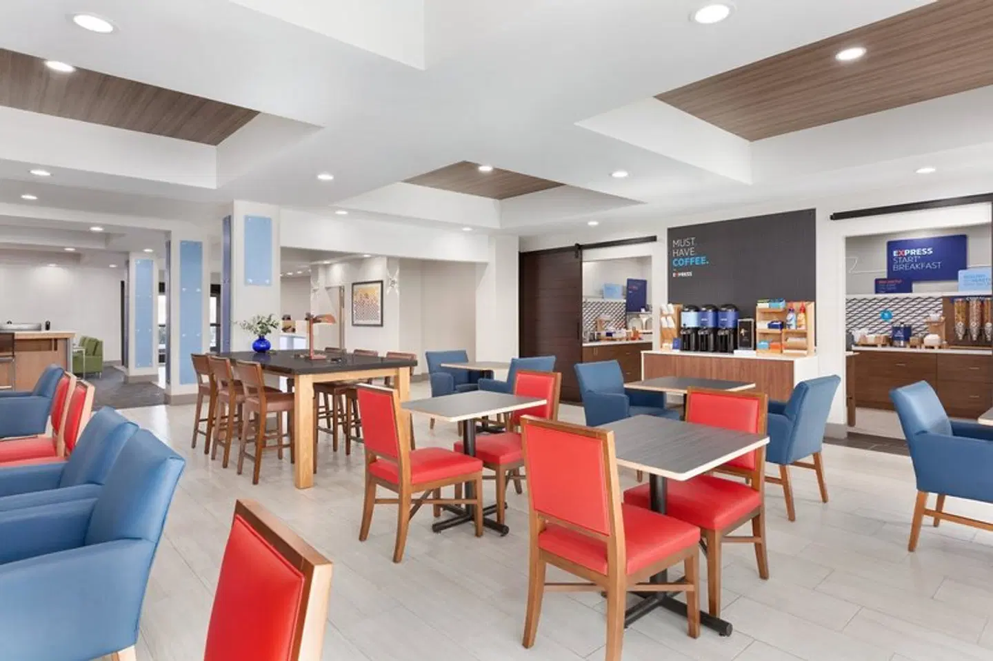 Holiday Inn Express & Suites Merced - Yosemite Natl Pk Area by IHG Bar